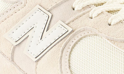 New Balance 2002r Sneaker In Calm Taupe