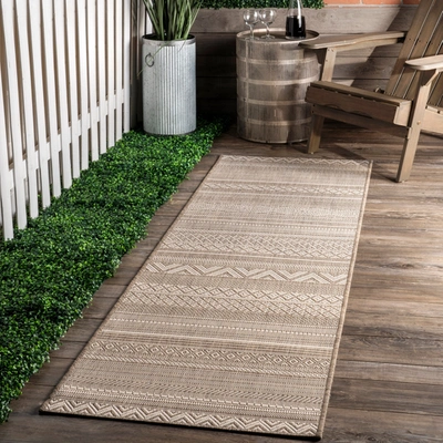 Nuloom Erlinda Tribal Outdoor Area Rug