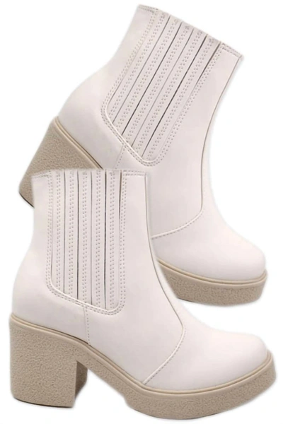 Shop Everglades Kiki 3 Boots In Beige In White