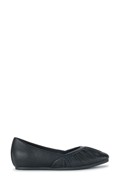 Shop Baretraps Charlie Flat In Black