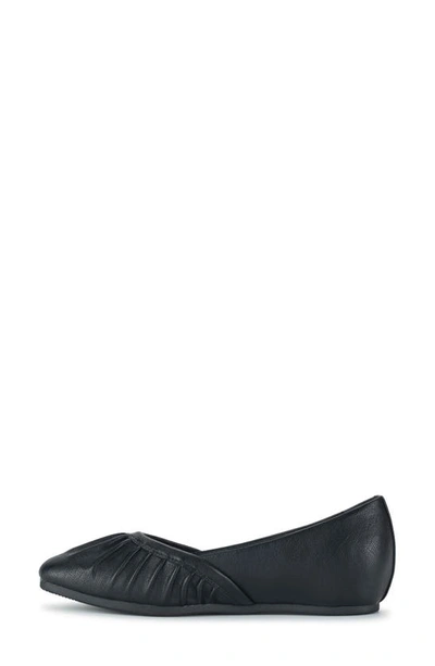 Shop Baretraps Charlie Flat In Black