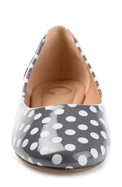 Journee Collection Womens Kavn Medium And Wide Width Comfort Insole Slip On Round Toe Ballet Flats In White Dot