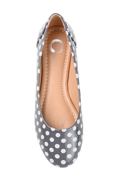 Journee Collection Womens Kavn Medium And Wide Width Comfort Insole Slip On Round Toe Ballet Flats In White Dot