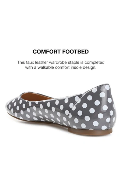 Journee Collection Womens Kavn Medium And Wide Width Comfort Insole Slip On Round Toe Ballet Flats In White Dot