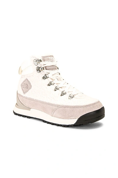 The North Face Back To Berkeley Iv High Pile Boot In Gardenia White & Silver Grey