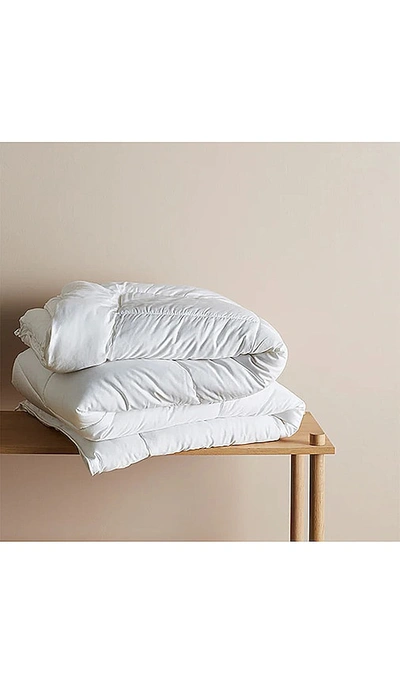 Shop Ettitude King/cal King Down Alternative Comforter In 화이트