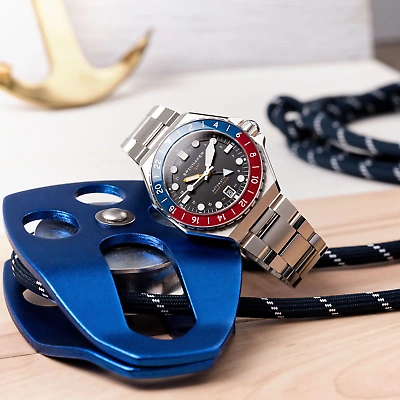 Pre-owned Spinnaker Dumas Gmt Automatic Cobalt Crimson