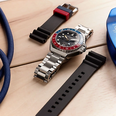 Pre-owned Spinnaker Dumas Gmt Automatic Cobalt Crimson