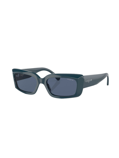 Shop Vogue Eyewear Logo-print Rectangle-frame Sunglasses In Blau