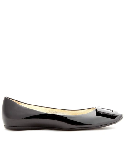 Shop Roger Vivier Gommette Patent Leather Ballet Flats In Black