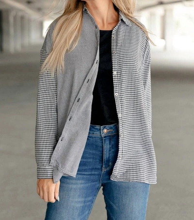 Andree By Unit Mixed Houndstooth Button Up Top In Grey In White