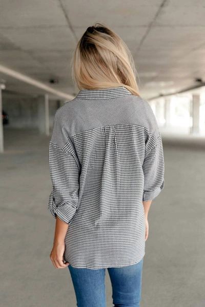 Andree By Unit Mixed Houndstooth Button Up Top In Grey In White