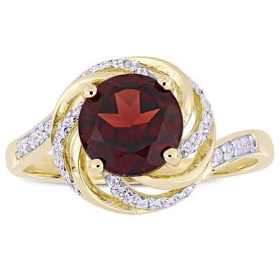 Mimi & Max 2 1/7 Ct Tgw Garnet White Topaz And Diamond Swirl Ring In Yellow Plated Sterling Silver In Red