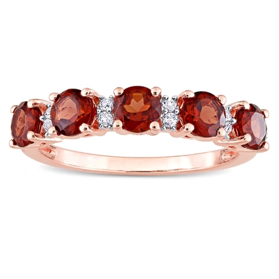 Mimi & Max 1 3/5 Ct Tgw Garnet And White Topaz Semi Eternity Ring In Rose Plated Sterling Silver In Red