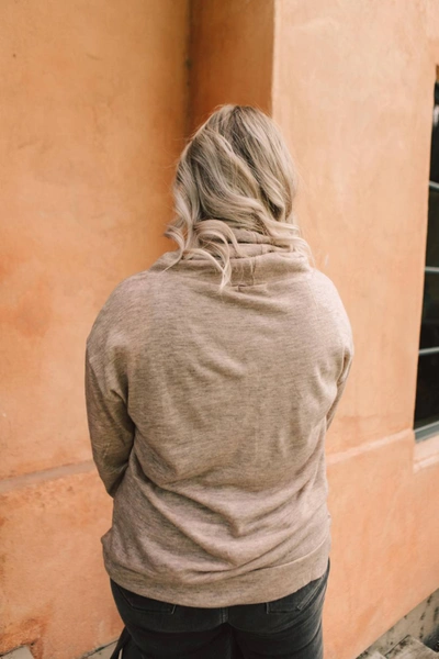 And The Why Luxe Velvet Spots Hoodie In Heathered Mocha In Beige