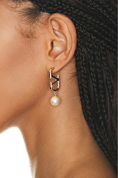 Shop Valentino V Logo Signature Pearl Earrings In Oro & Cream
