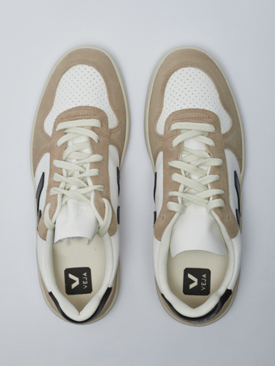 Shop Veja V-10 Sneaker In Bianco