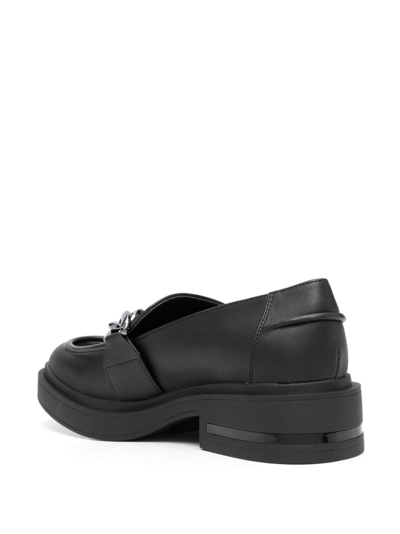 Shop Liu •jo Gabrielle 23 Chain-link Loafers In Schwarz