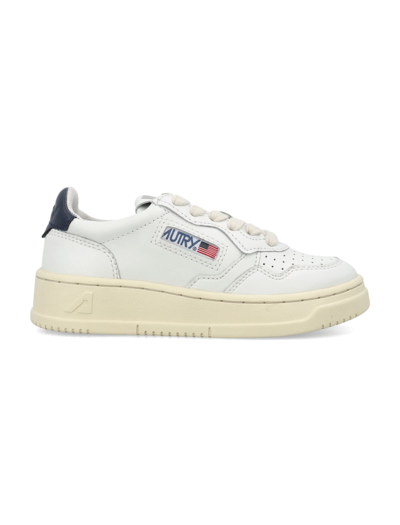 Shop Autry Medalist Kid Low-top In White/blue