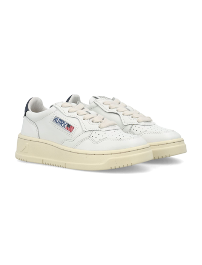 Shop Autry Medalist Kid Low-top In White/blue