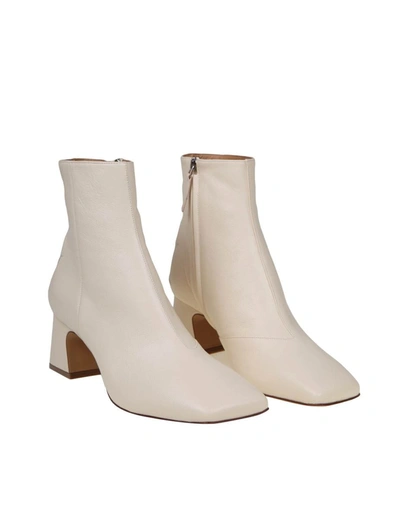 Shop Maison Margiela Ankle Boot In Soft Leather In Cream