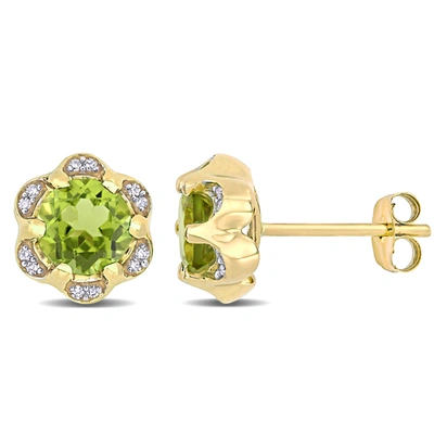 Mimi & Max 1 4/5ct Tgw Peridot And Diamond Accent Flower Stud Earrings In 14k Yellow Gold In Green