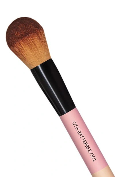 Shop Otis Batterbee 101 Powder Brush In Pink
