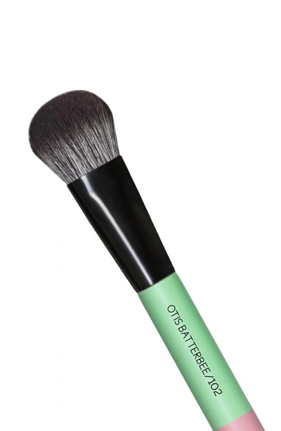 Shop Otis Batterbee 102 Blusher Brush In Verde