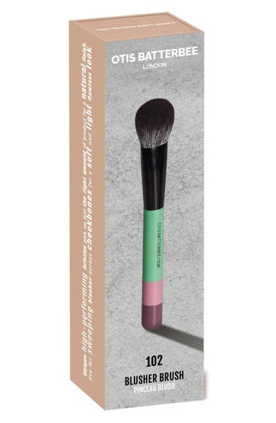 Shop Otis Batterbee 102 Blusher Brush In Verde