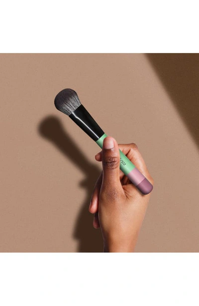 Shop Otis Batterbee 102 Blusher Brush In Verde