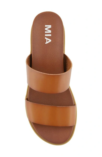 Mia Yelena Slide Sandal In Cognac