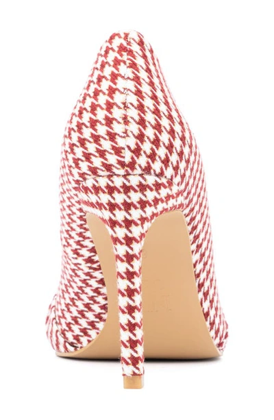 New York And Company Monique Twist Pump In Wine Pattern