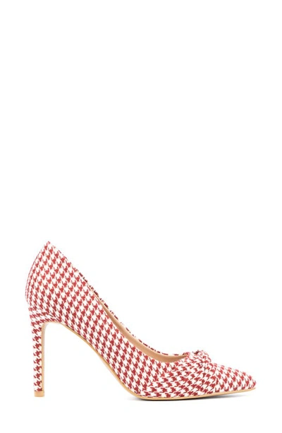 New York And Company Monique Twist Pump In Wine Pattern