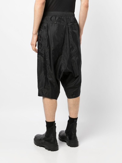 Shop Julius Drawstring-waistband Drop-crotch Shorts In Schwarz