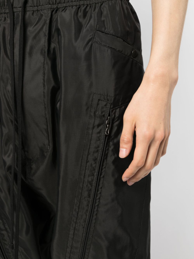 Shop Julius Drawstring-waistband Drop-crotch Shorts In Schwarz