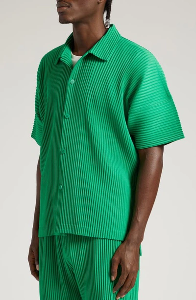 Shop Issey Miyake Monthly Colors July Pleated Short Sleeve Button-up Shirt In Emerald Green
