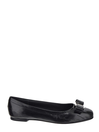 Shop Ferragamo Varina Ballerinas In Black