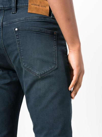 Shop Michael Kors Mid-rise Tapered-leg Jeans In Blau