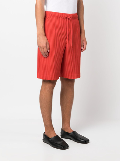 Shop Issey Miyake Low-rise Drawstring Pleated Shorts In Red