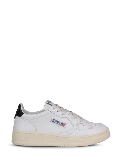 Shop Autry Aulw Low-top Sneakers