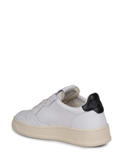 Shop Autry Aulw Low-top Sneakers