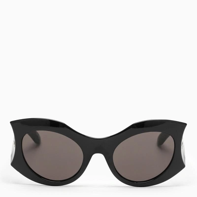 Shop Balenciaga Hourglass Sunglasses In Black