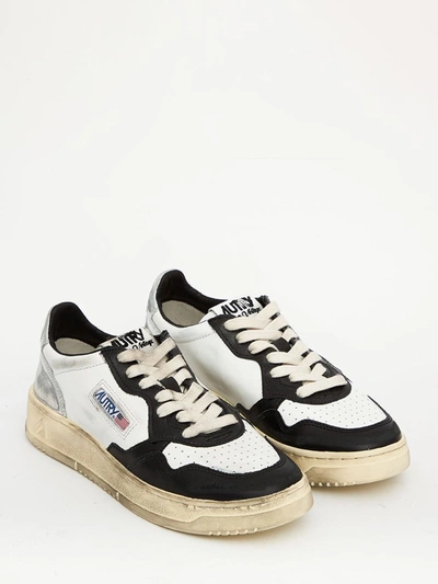 Shop Autry Medalist Low Super Vintage Sneakers In Black/silver