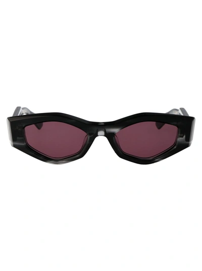 Valentino Sunglasses In 101a Blk - Gld