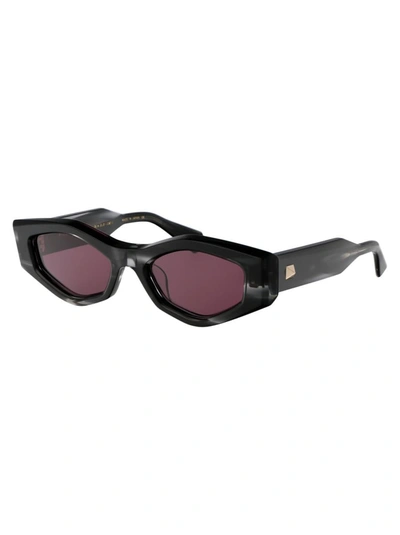 Valentino Sunglasses In 101a Blk - Gld