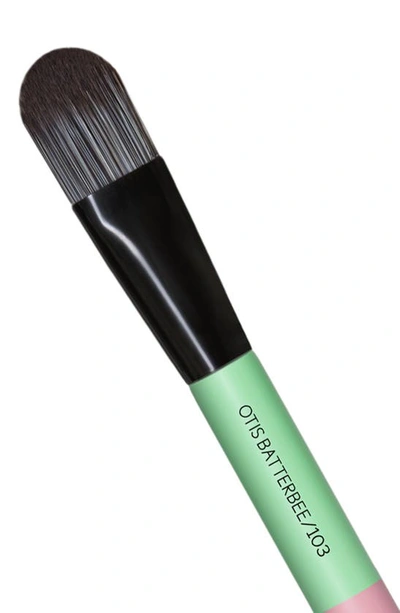 Shop Otis Batterbee 103 Foundation Brush In Verde