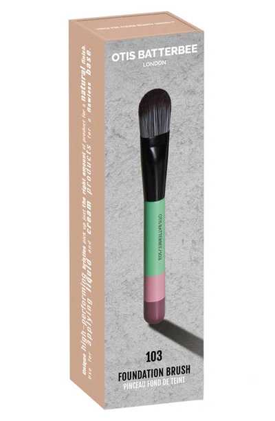 Shop Otis Batterbee 103 Foundation Brush In Verde