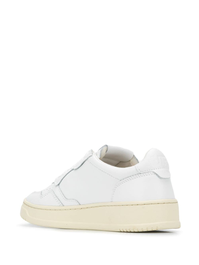Shop Autry Medalist Low Wom Sneakers In Wht Wht