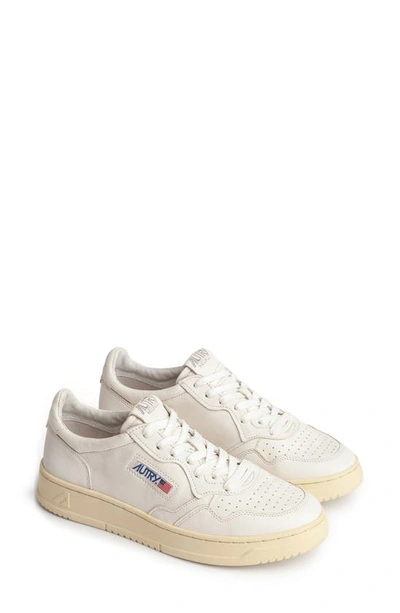 Autry Medalist Low Sneaker In Goat/ Goat White