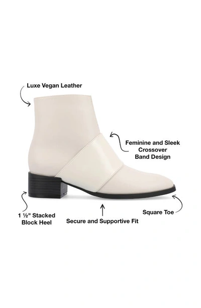 Journee Collection Womens Kyler Stacked Heel Booties In Bone